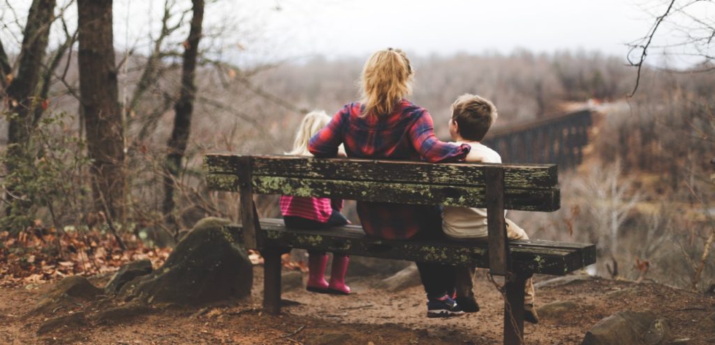 Photo by Benjamin Manley on Unsplash – mom & kids on bench