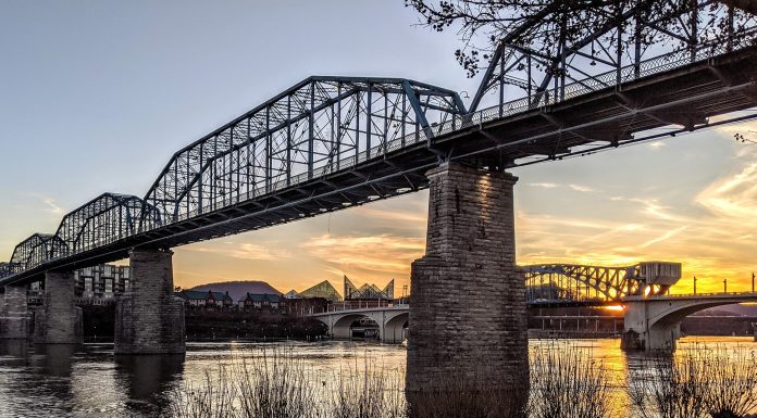 Plugging Into a New City: 10 Ways to Meet People & Network